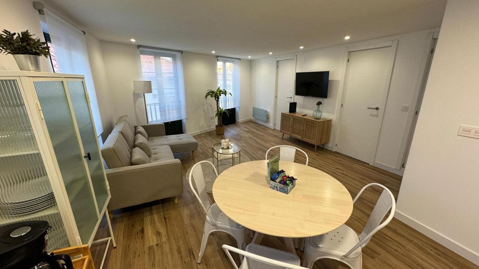 Apartamentos Urbanin II Plaza De San Pedro Кудільєро Екстер'єр фото